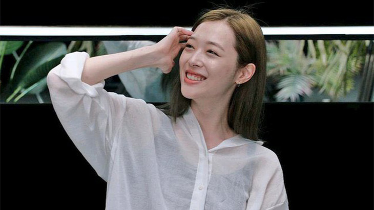 Mendiang Sulli Sampaikan Pandangannya soal Dunia Hiburan lewat 'Dear Jinri'