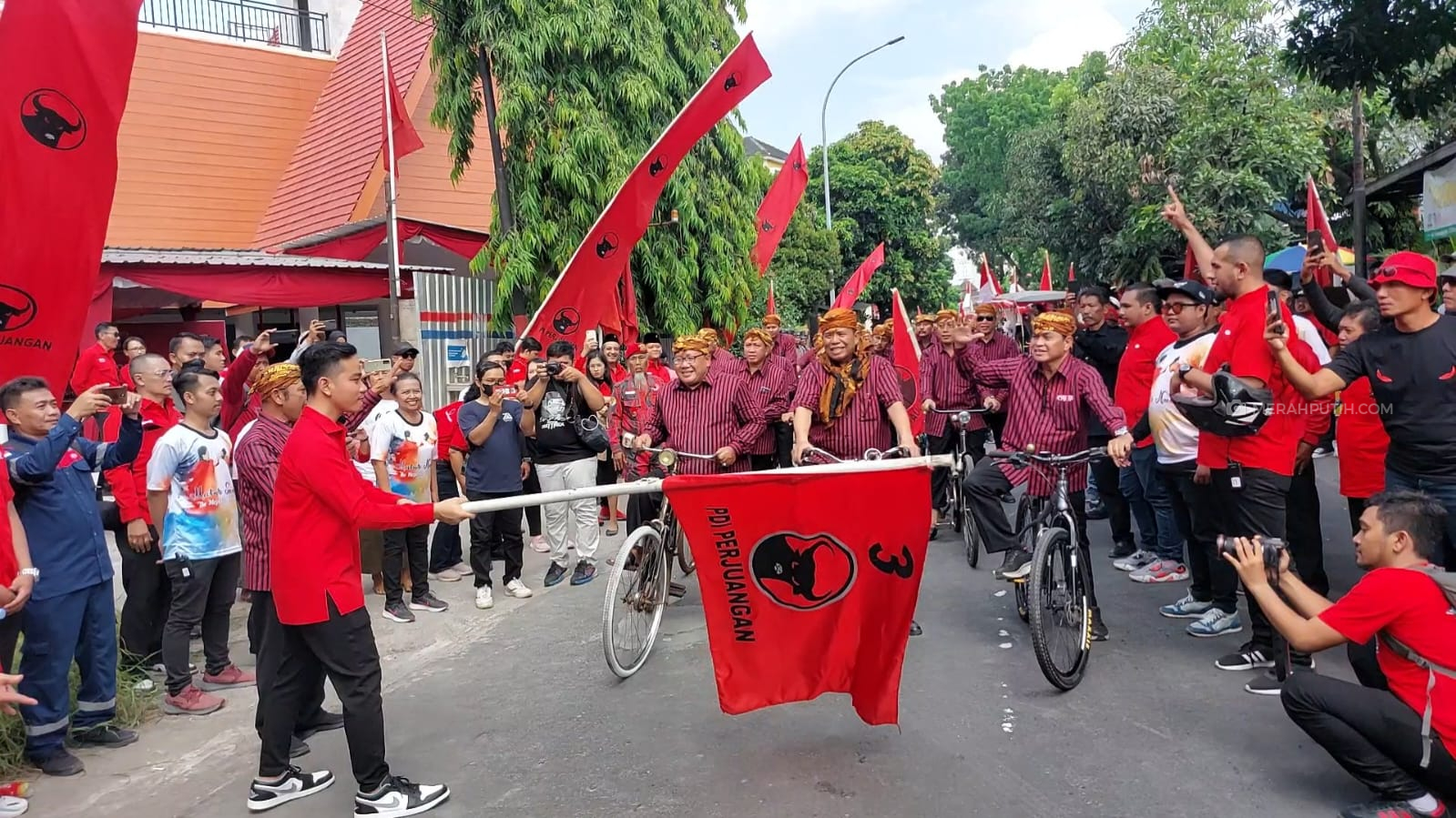 Pesan Gibran ke 45 Bacaleg PDIP Solo: Perbanyak Bertemu Warga dan Aktif di Medsos