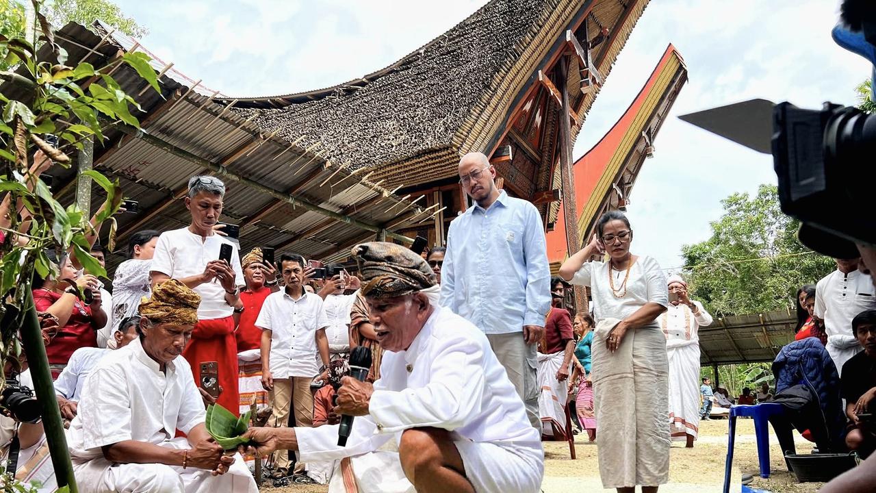 Sanksi Adat Tana Toraja ke Komika Pandji, Sediakan 5 Ekor Ayam Serta Seekor Babi