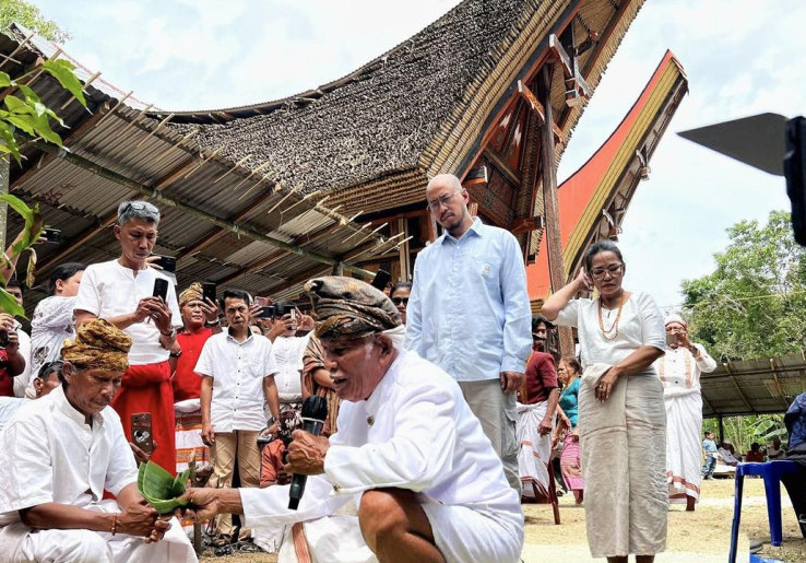 Sanksi Adat Tana Toraja ke Komika Pandji, Sediakan 5 Ekor Ayam Serta Seekor Babi