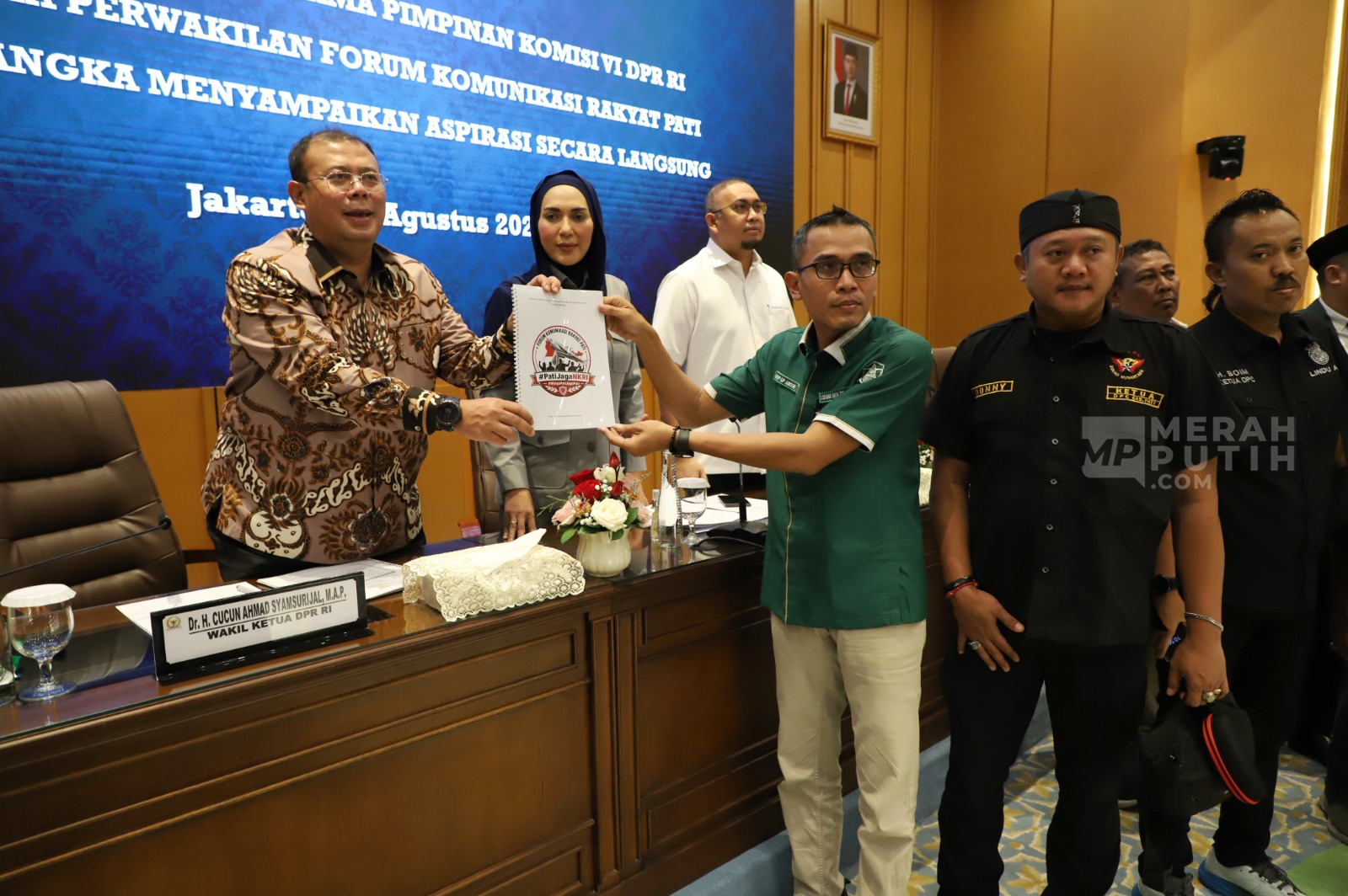 Pimpinan DPR Terima Audiensi Perwakilan Warga Pati di Gedung DPR