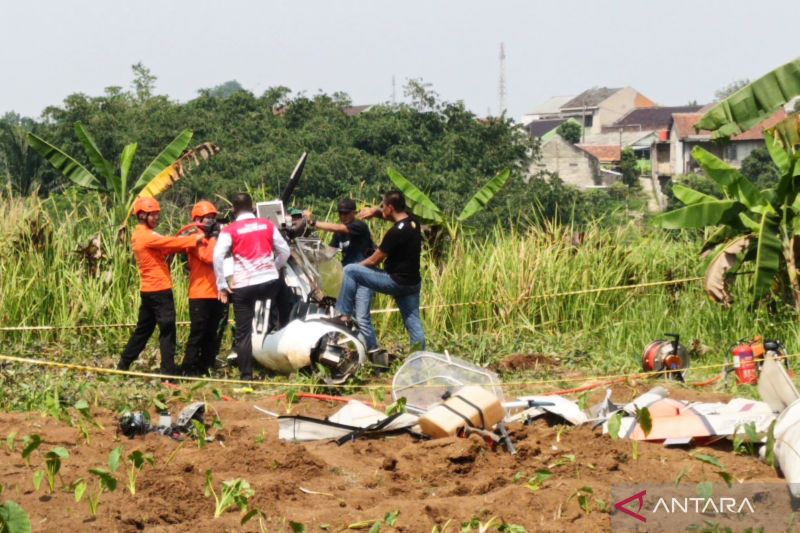 Penjaga Makam Sempat Lihat Pesawat Marsma Fajar Oleng Muter-Muter Terus Jatuh Nyusruk