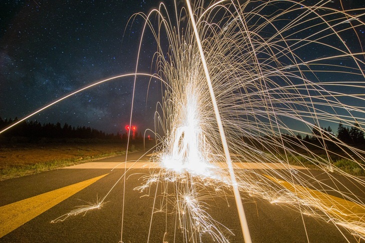 Pesta kembang api tahun baru di Yogyakarta menyedot banyak wisatawan. (Foto: Pixabay/Free-Photos)