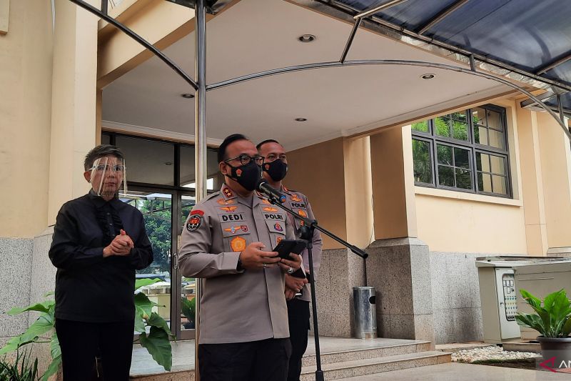 Kepala Divisi Humas Polri Irjen Pol Dedi Prasetyo memberikan keterangan pers di Mabe Polri, Jakarta Selatan, Senin (6/12/2021). ANTARA/Laily Rahmawaty