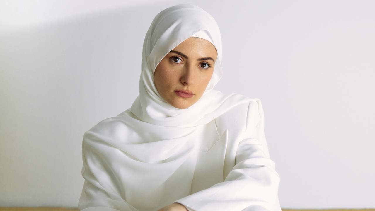 Jaqlyn Debut lewat Lagu 'This Is Who I Am', Hadirkan Karya Bareng Maher Zain