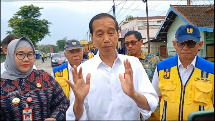 Tinjau Perbaikan Jalan Solo-Purwodadi, Jokowi: Sudah Puluhan Tahun Diaspal Selalu Rusak