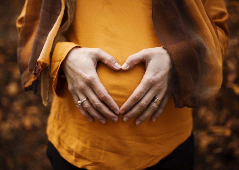 Hormon hCG akan meningkat saat kondisi hamil. (Foto: Unsplash/Alicia Petresc)
