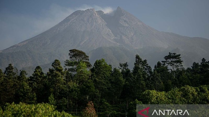 Gunung Merapi Luncurkan Guguran Lava Sejauh 1,6 Km