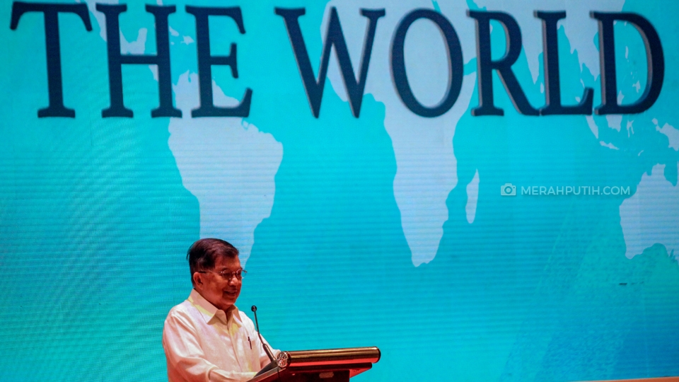 Wakil Presiden Republik Indonesia, Jusuf Kalla meresmikan pembukaan Trade Expo Indonesia (TEI) 2019 di Indonesia Convention Exhibition Bumi Serpong Damai (ICE BSD), Tangerang, Banten, Rabu, (16/10/2019). TEI yang merupakan ajang besar Kementerian Perdagangan (Kemendag) digelar mulai dari 16-20 Oktober 2019. Sebanyak 1.200 pedagang (exhibitors) yang turut berpartisipasi di TEI 2019. Merahputih.com / Rizki Fitrianto