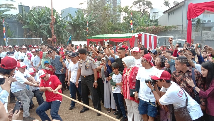 Ikut Lomba Tarik Tambang, Anies Menang Lawan Karang Taruna dan Wartawan