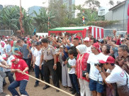 Ikut Lomba Tarik Tambang, Anies Menang Lawan Karang Taruna dan Wartawan