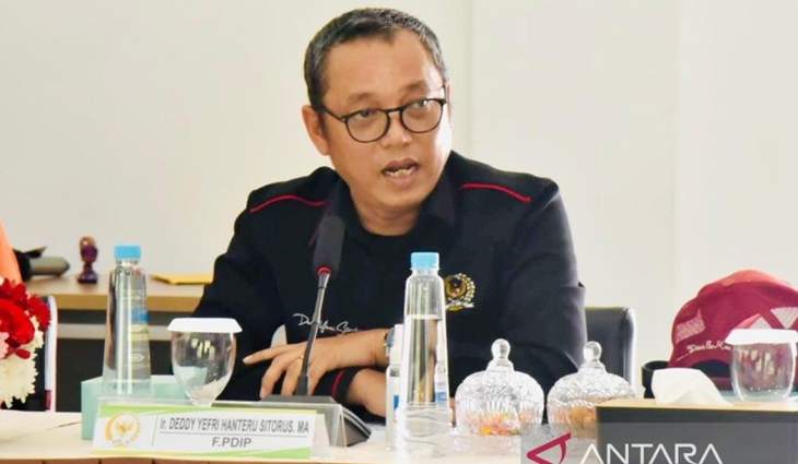 Anggota DPR Minta Pembelian Minyak Goreng Pakai PeduliLindungi Ditinjau Ulang