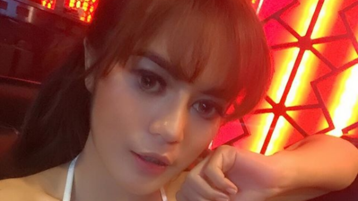 Antar Penumpang dengan Pakaian Minim, Driver Go-Car Cantik ini Bikin Gagal Fokus 
