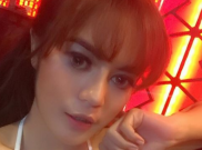 Antar Penumpang dengan Pakaian Minim, Driver Go-Car Cantik ini Bikin Gagal Fokus 