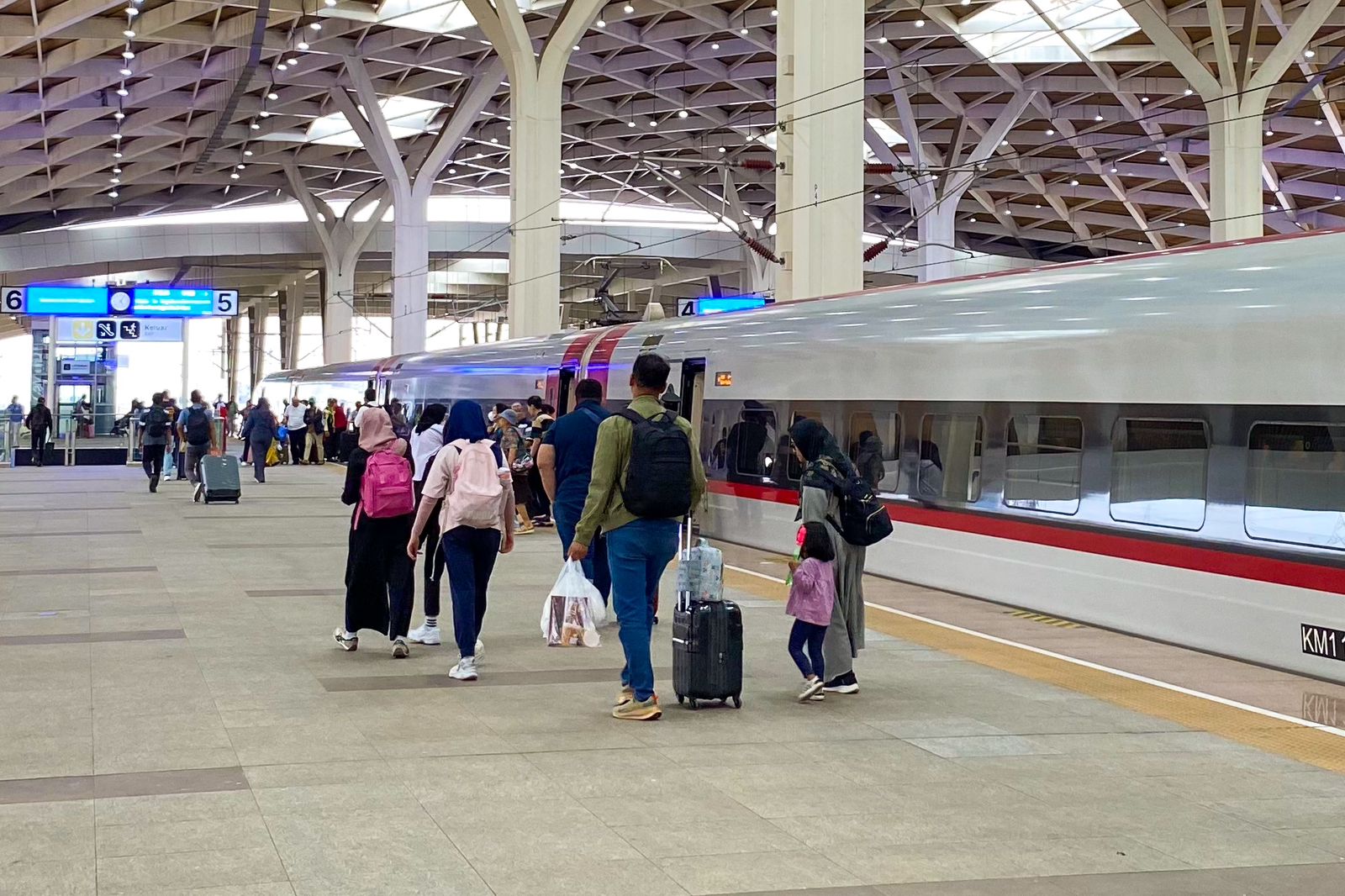 Penumpang Kereta Cepat Whoosh Diprediksi Capai 50 Ribu saat Libur Long Weekend pada Akhir Januari