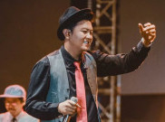 Duet Bareng Istri, ini Lirik Lagu 'Sinarengan' dari Denny Caknan