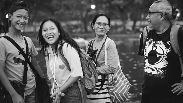 Melihat Keseruan dan Asyiknya Kehidupan Keluarga Pendongeng