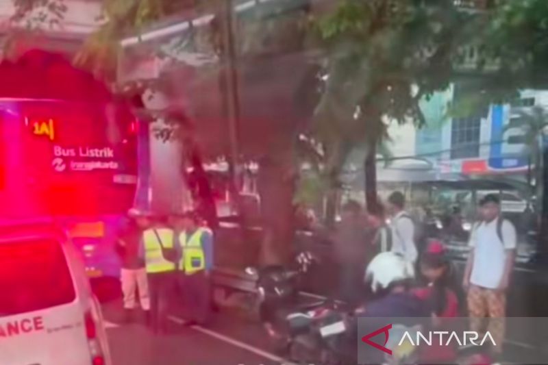 Biker Tewas Terlindas Bus TransJakarta di Jalur Bandengan, Polisi Beberkan Kronologisnya