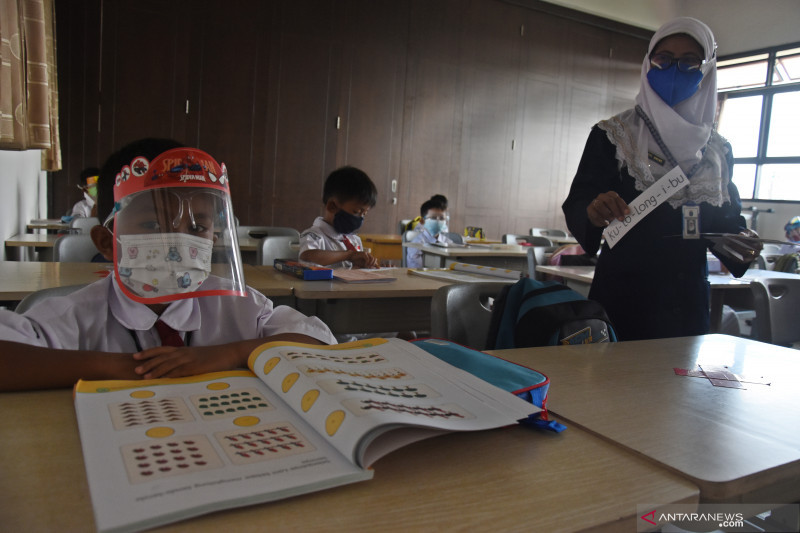 Ditemukan Klaster COVID-19, 46 Sekolah di DKI Jakarta Gelar Tes Swab