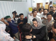 Menkeu Sri Mulyani Temui Keluarga Korban Lion Air JT-610 di RS Polri