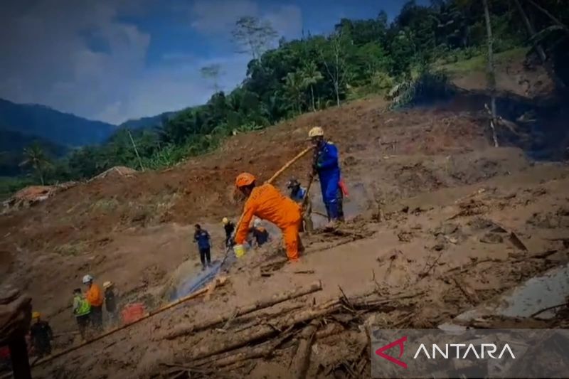  Tim SAR Kesulitan Cari 11 Orang Hilang Tertimbun Longsor di Bandung Barat