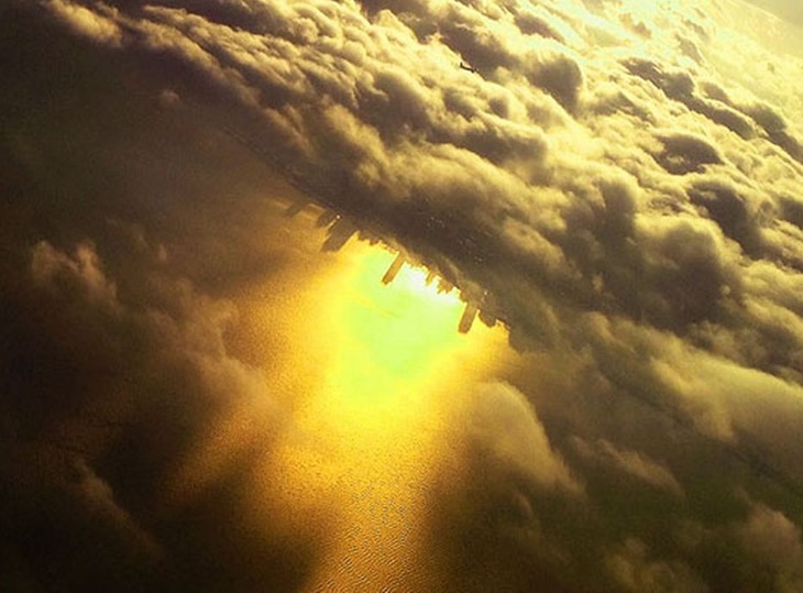 NASA Bagikan Foto 'Kota Chicago Terbalik' di Bawah Awan