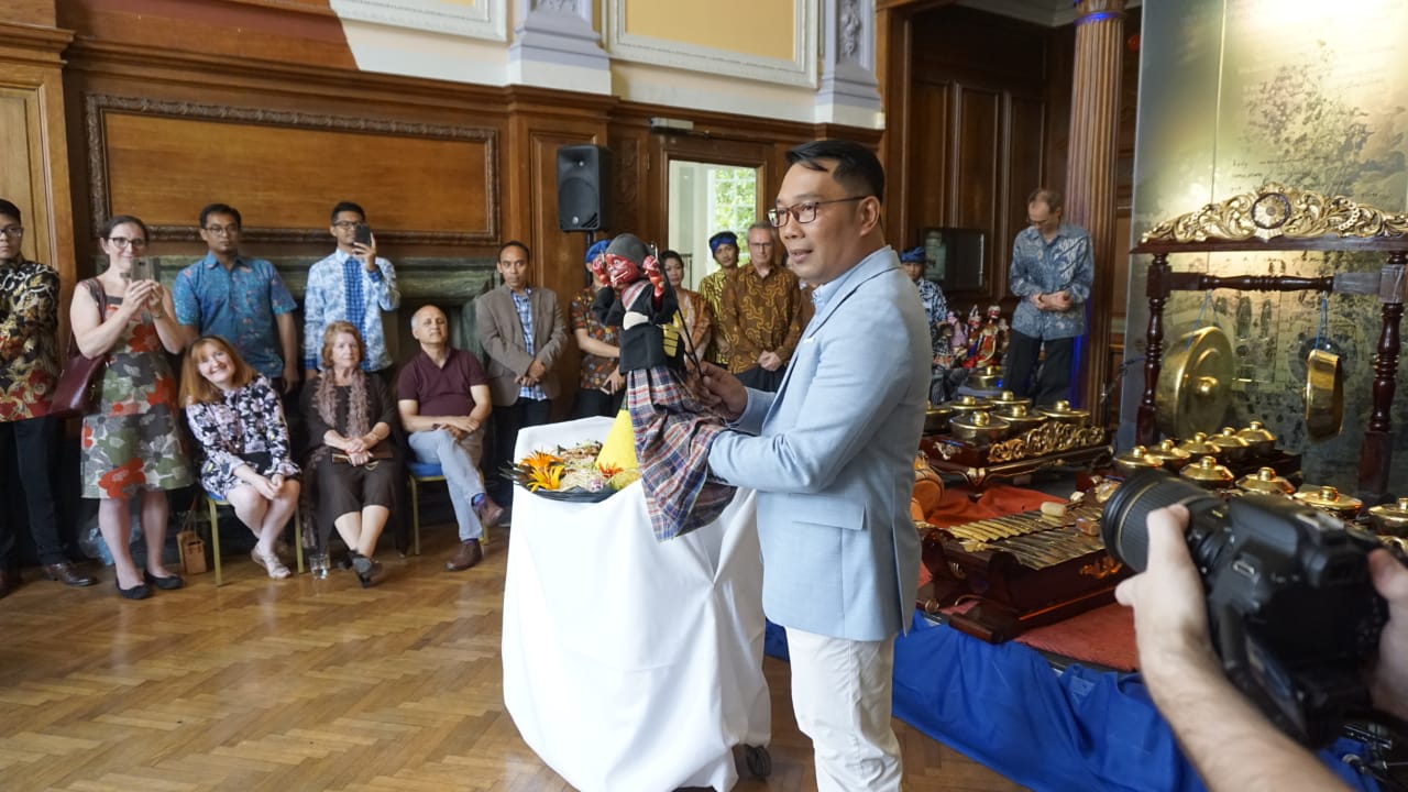 Gubernur Ridwan Kamil Resmikan Sudut Budaya Sunda di Inggris
