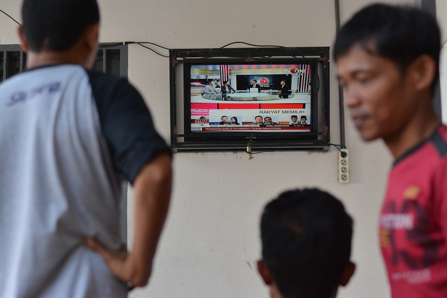 Indikator Politik: Pasangan Ahok-Djarot dan Anies-Sandi Masih Unggul
