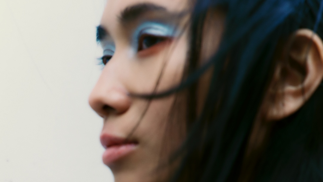 NIKI Resmi Rilis Album Ketiga 'BUZZ'