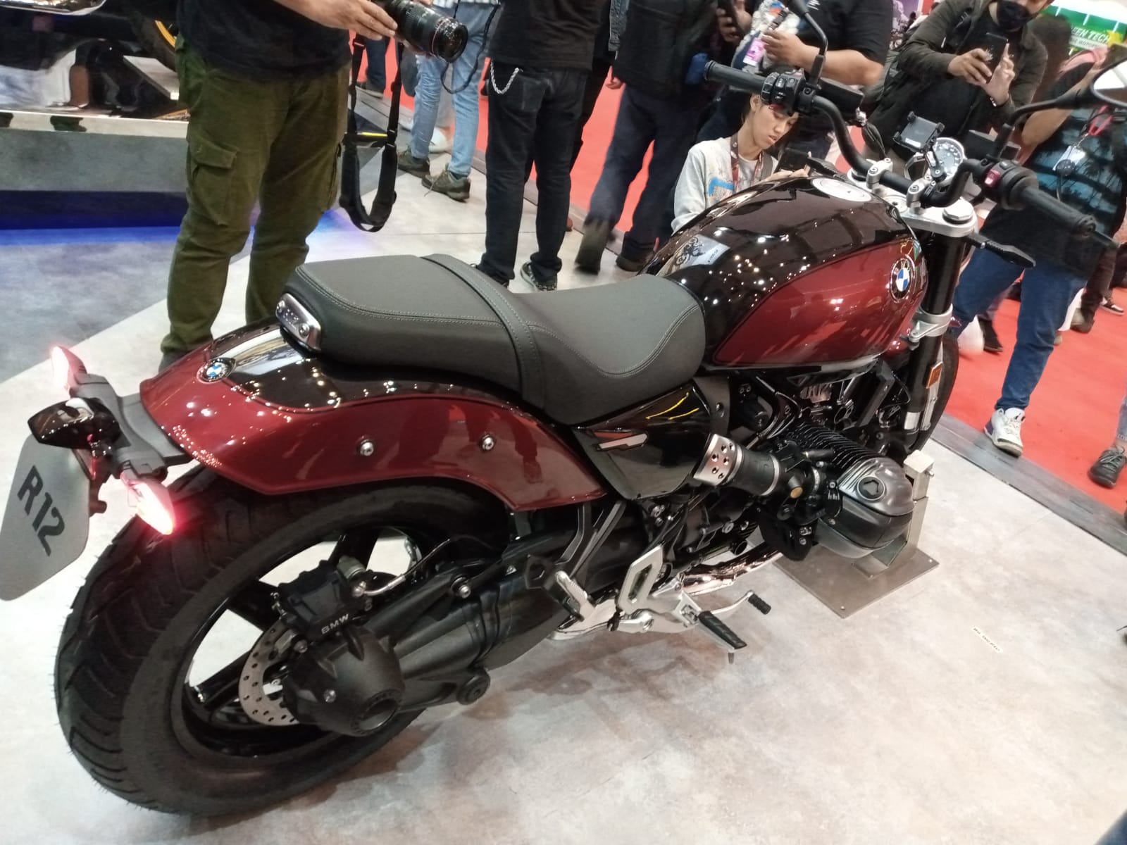 BMW R12 dilengkapi dengan fitur canggih