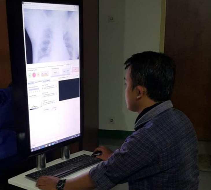  Alat pendeteksi virus corona dengan teknologi radiografi digital. (Foto: MP/Humas UGM)   