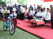 Martainah dan Irmayati Dapat Hadiah Sepeda dari Jokowi Tanpa Jawab Kuis. Kok Bisa?  