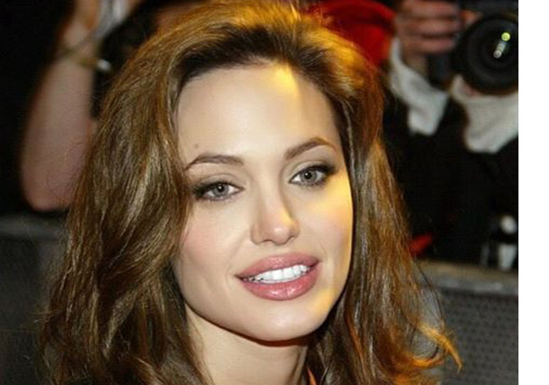 Hadiri NYC Awards Gala, Angelina Jolie Gandeng Teman Kencan yang Enggak Biasa