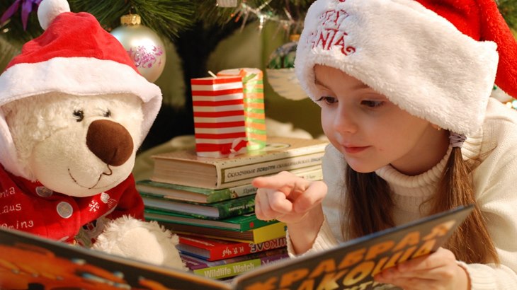 Mendongeng Berbeda dengan Membacakan Buku