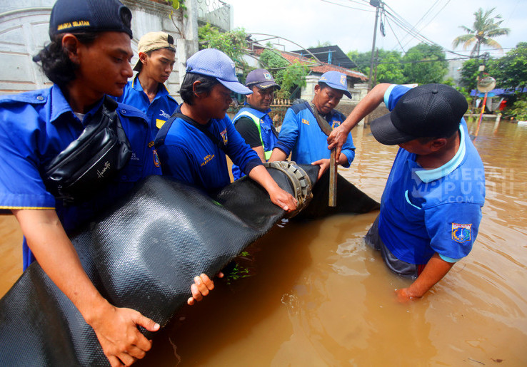 Siagakan Pompa Air Tangani Banjir Luapan Kali Pesanggrahan di IKPN Bintaro Jakarta Selatan