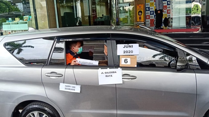 Rekonstruksi kasus dugaan suap pengadaan bantuan sosial penanganan COVID-19 untuk wilayah Jabodetabek, Senin (1/2), di gedung KPK. (Foto: MP/Ponco Sulaksono)