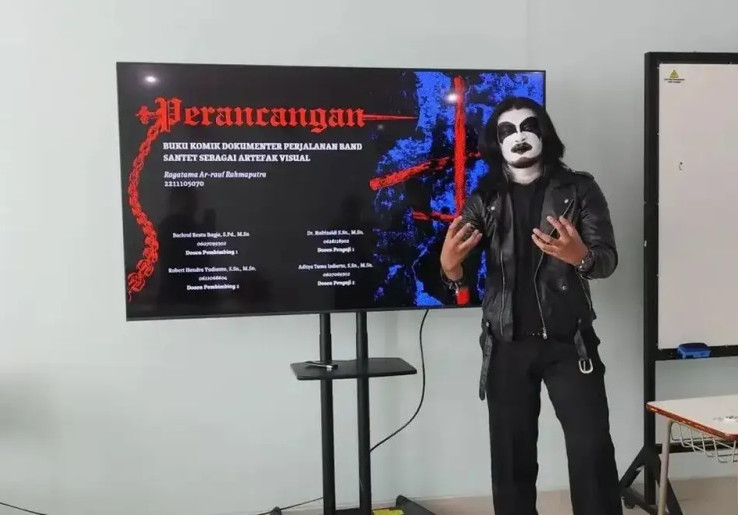 Mahasiswa Telkom Purwokerto Sidang Tugas Akhir dengan Riasan Black Metal, Ternyata Ini Alasannya