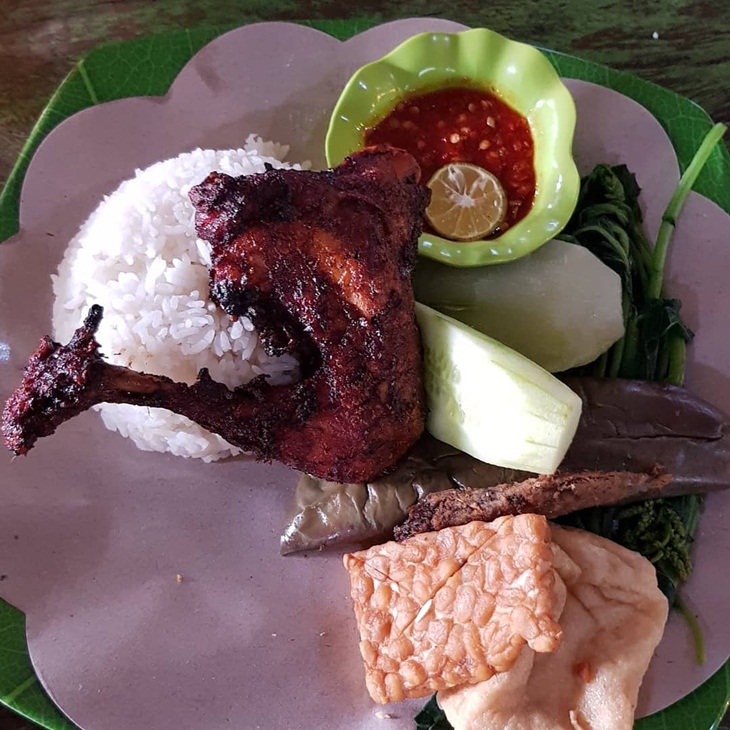Nasi tempong. (Foto: instagram.com/de_salam