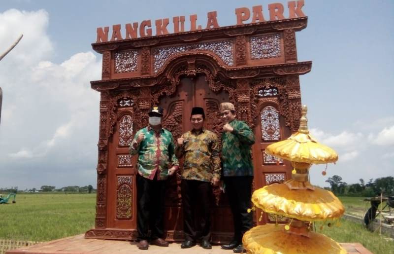 Mendes PDTT Abdul Halim Iskandar, saat meresmikan desa digital di Desa Kendalbulur, Kabupaten Tulungagung, Jawa Timur, Kamis, (29/10). Foto: Wening/Humas Kemendes PDTT