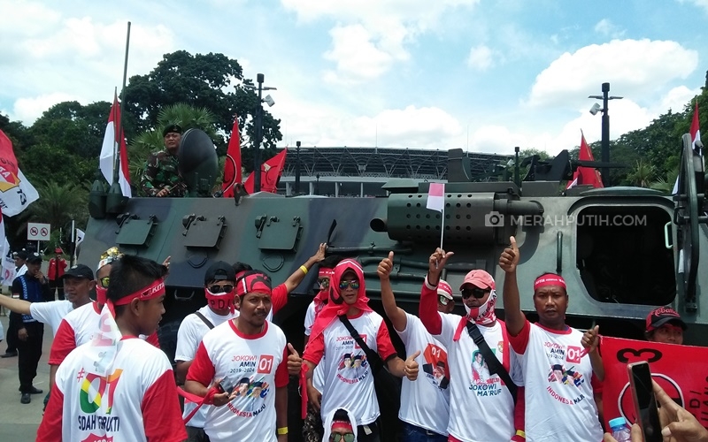  Panser Anoa Jadi Tempat Narsis Pendukung Jokowi-Ma'ruf Saat Kampanye Akbar