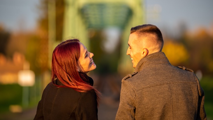 Perkuat Koneksi Diri Sendiri Sebelum Berkencan