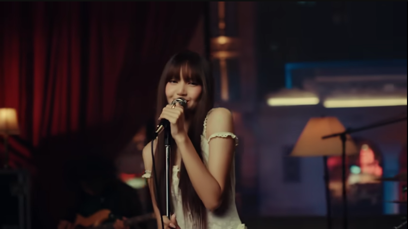 Lirik Lagu Moonlit Floor Lisa