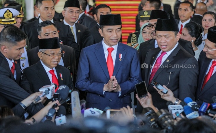 Presiden Jokowi bersama Wakil Presiden KH Ma'ruf Amin diharapkan pilih menteri yang tidak ambisius