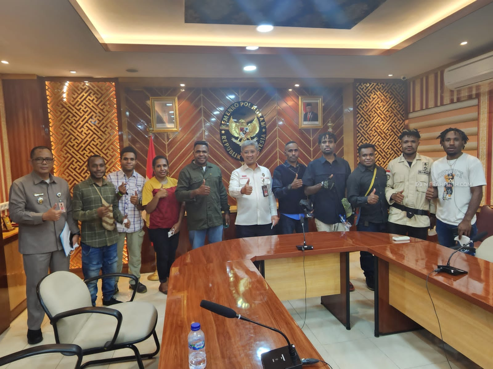 Mahasiswa Papua Minta Lukas Enembe Ditangkap