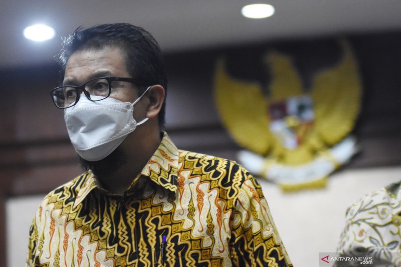 Mantan Deputi Komisioner Pengawas Pasar Modal II Otoritas Jasa Keuangan (OJK) Fakhri Hilmi. ANTARA FOTO/Indrianto Eko Suwarso