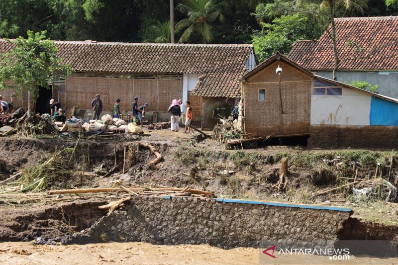 Kata Wagub Jabar soal Banjir Bandang di Garut