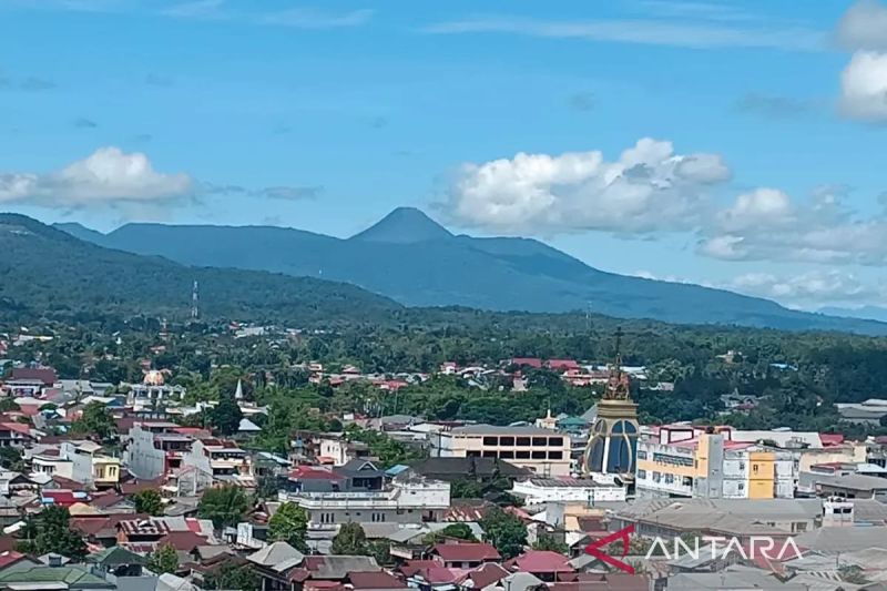 Ratusan Gempa Landa Gunung Soputan, Dilarang Berada di Radius 1,5 kilometer