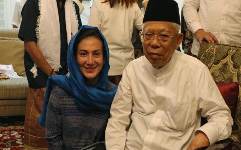 Wanda Hamidah bersama Kiai Ma'ruf Amin