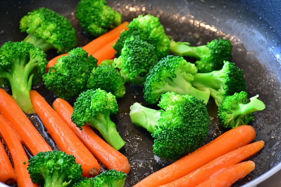 Kamu bisa mengawetkan sayuran dengan dua cara (Sumber: Pixabay/RitaE)