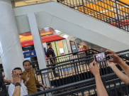 Presiden Jokowi Jajal Naik Kereta LRT Jabodebek
